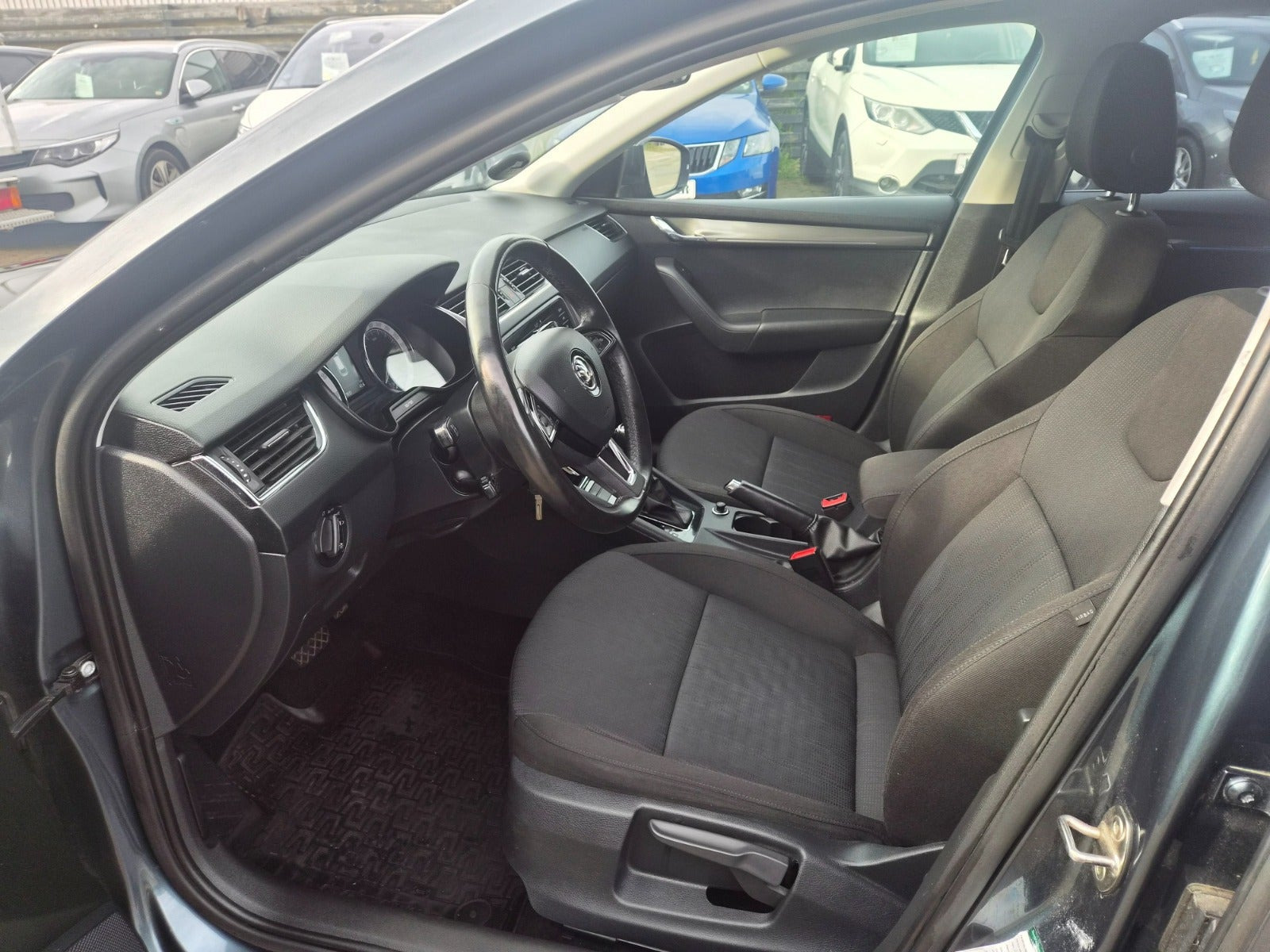 Grå Skoda Octavia fra 2018
