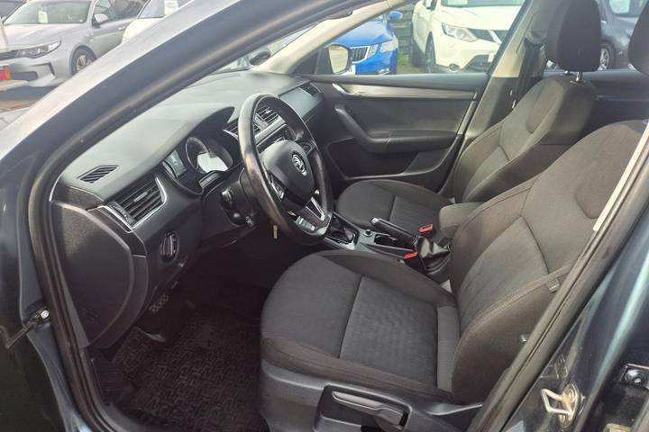 Grå Skoda Octavia fra 2018