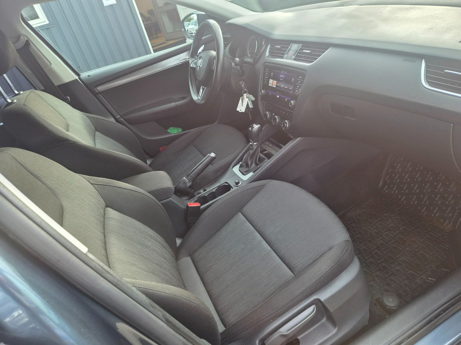 Grå Skoda Octavia fra 2018