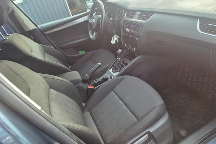 Grå Skoda Octavia fra 2018