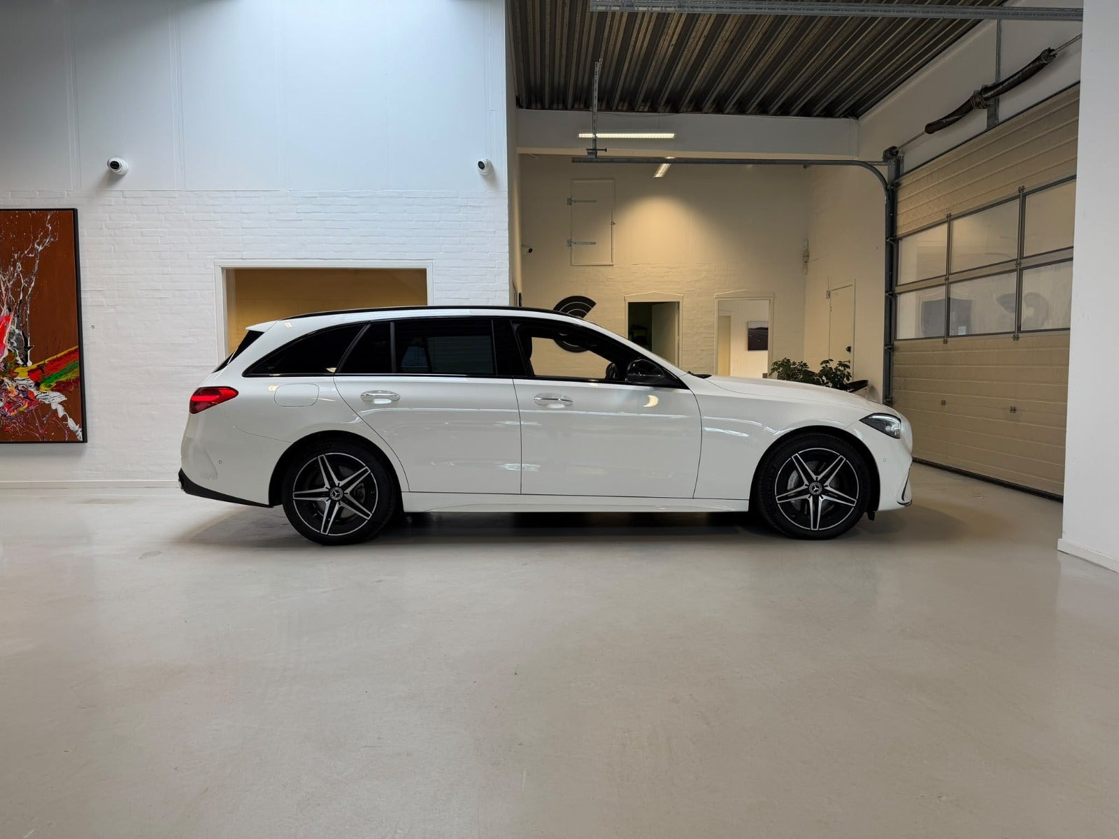 Hvid Mercedes C300 e fra 2024