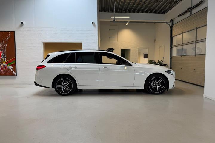 Hvid Mercedes C300 e fra 2024