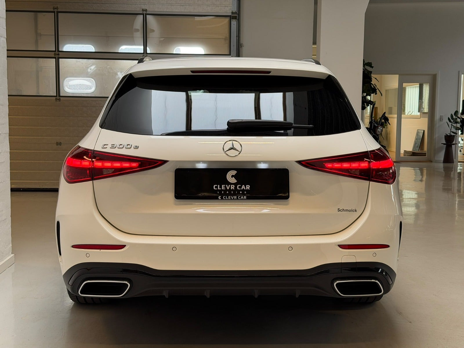 Hvid Mercedes C300 e fra 2024