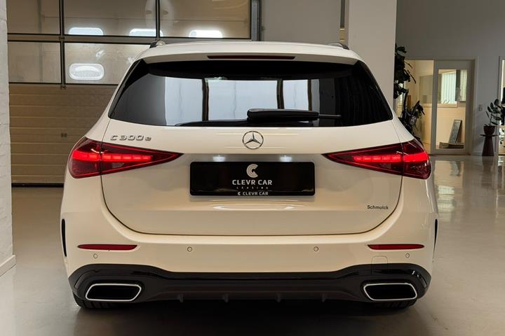 Hvid Mercedes C300 e fra 2024
