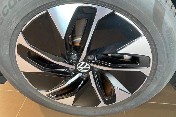 Hvid VW ID.4 fra 2025