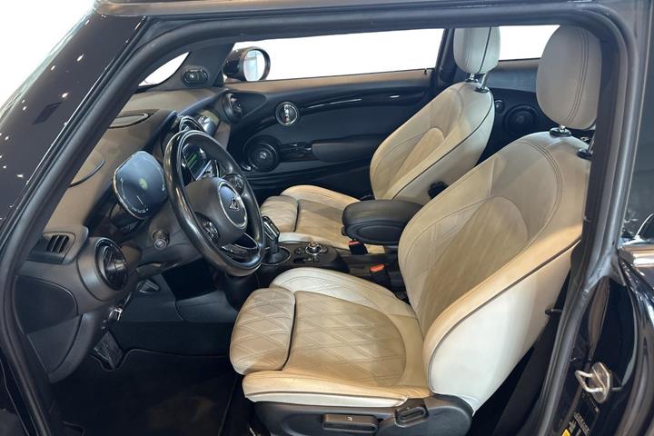 Sort Mini Cooper SE fra 2021
