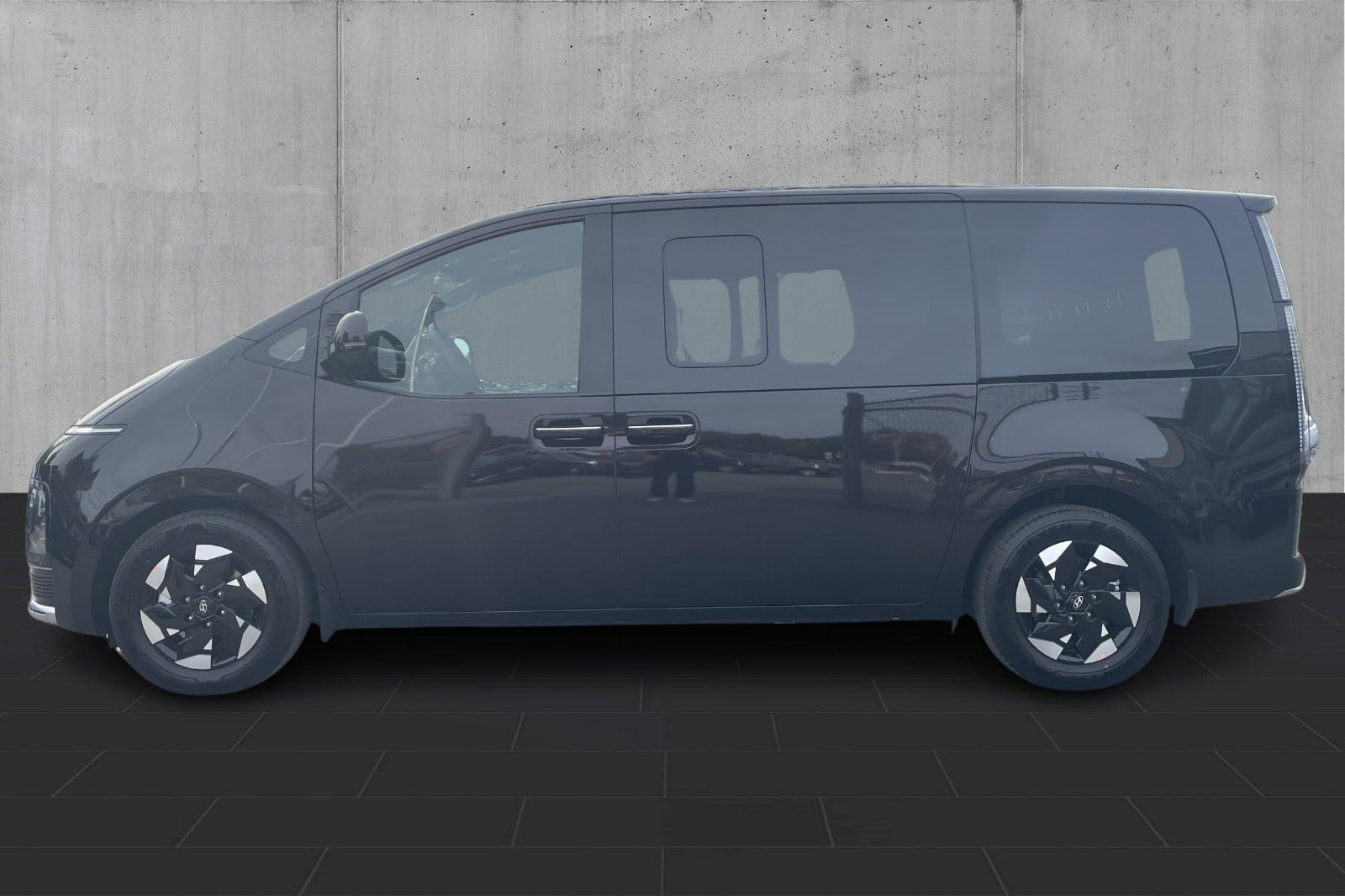 Grå Hyundai Staria fra 2027