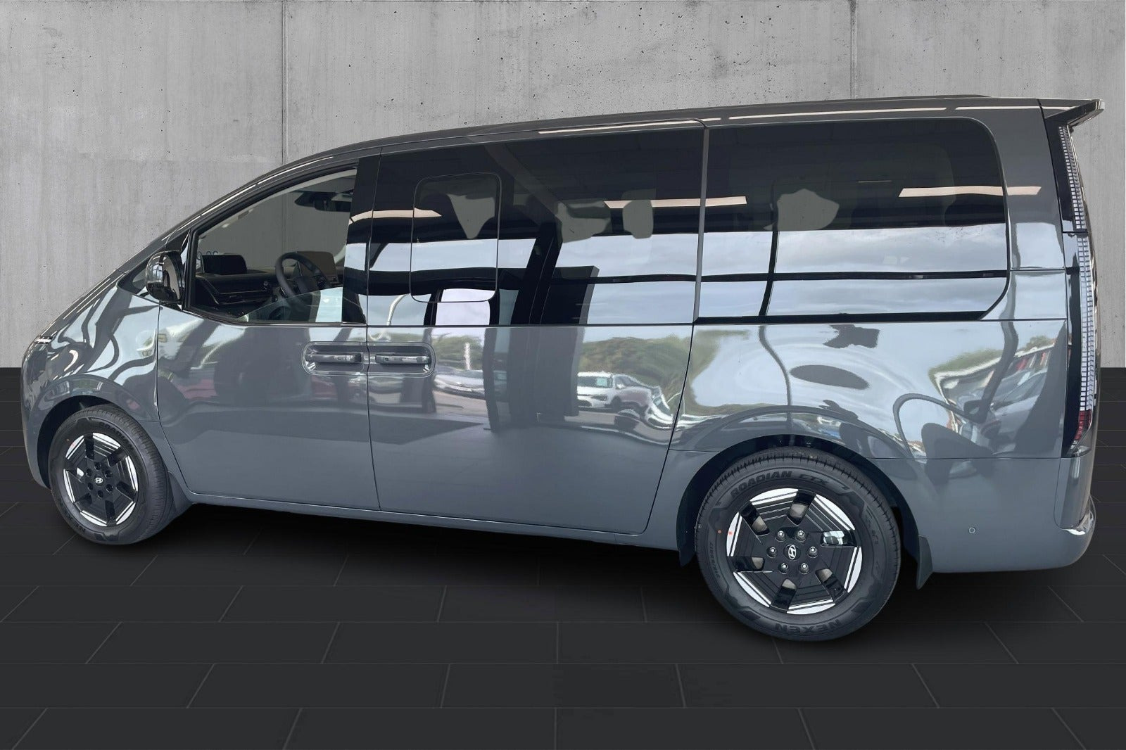 Grå Hyundai Staria fra 2027