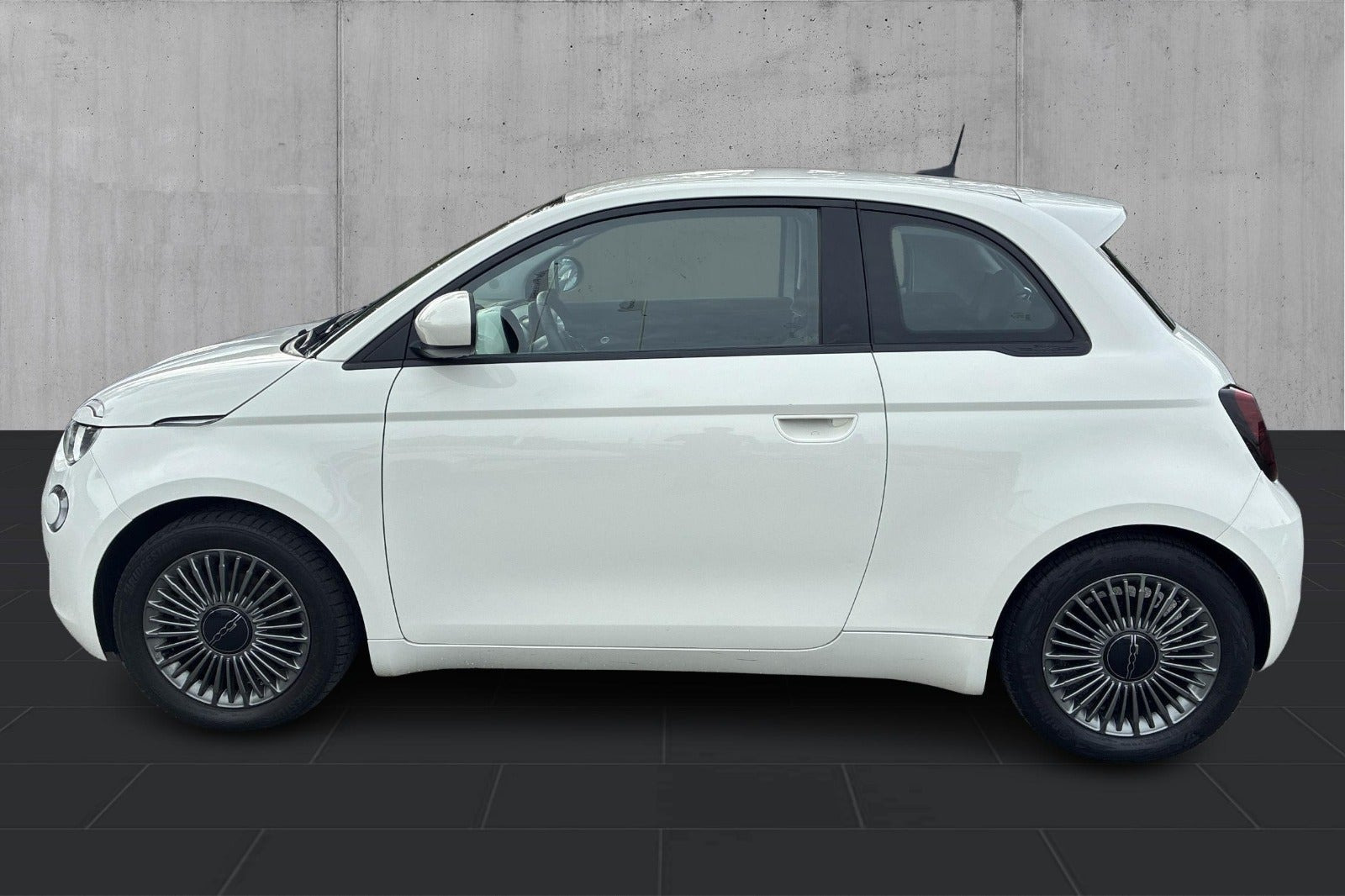 Hvid Fiat 500e fra 2021