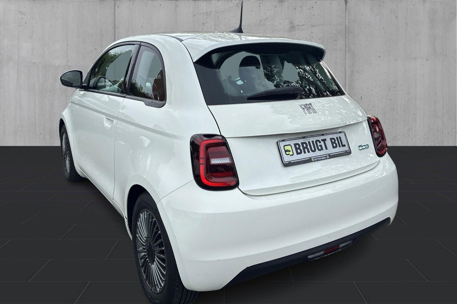 Hvid Fiat 500e fra 2021
