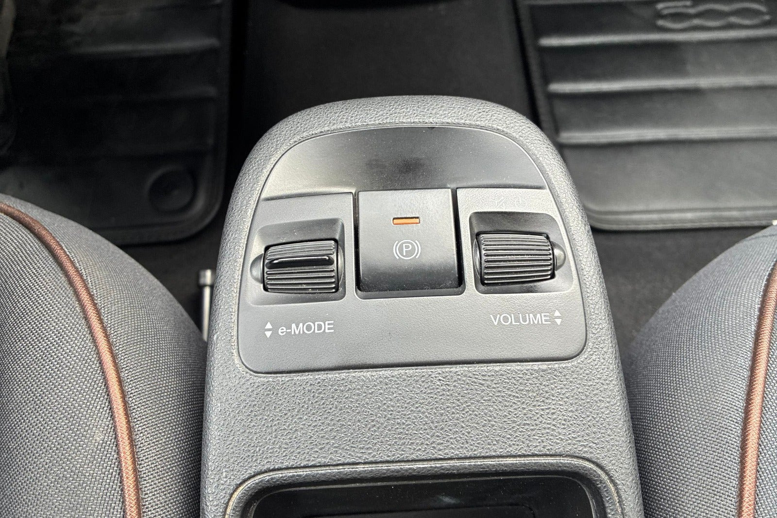 Hvid Fiat 500e fra 2021