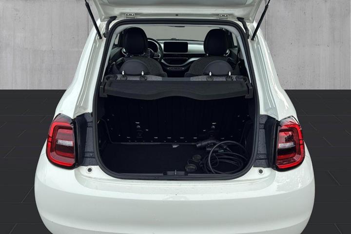 Hvid Fiat 500e fra 2021