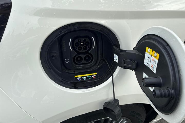 Hvid Fiat 500e fra 2021