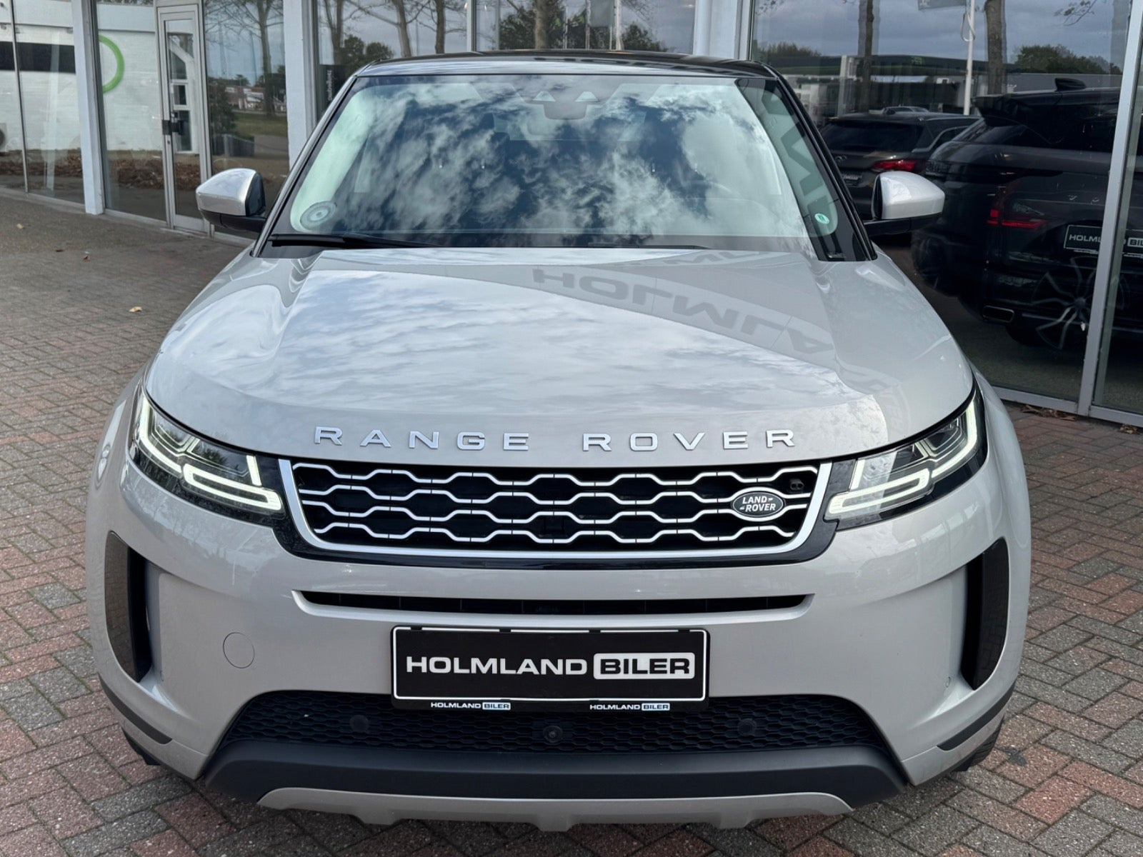 Grå Land Rover Range Rover evoque fra 2020