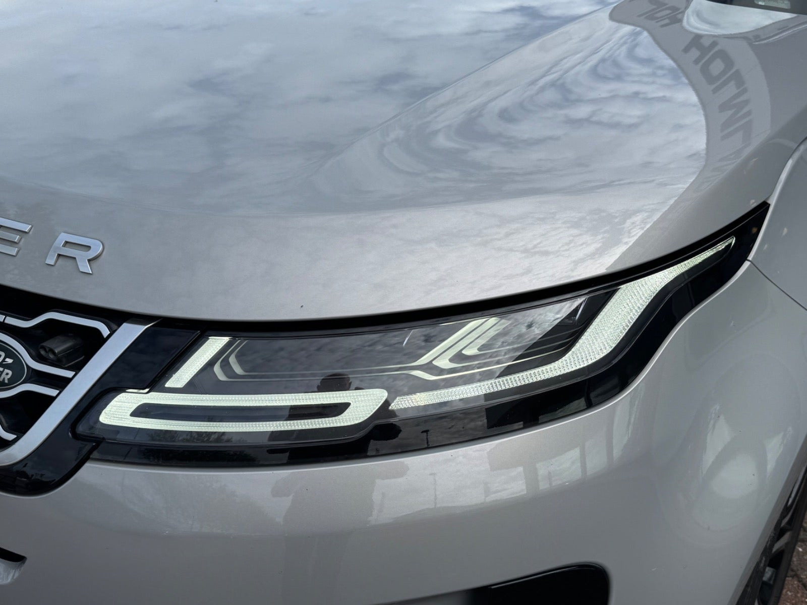 Grå Land Rover Range Rover evoque fra 2020