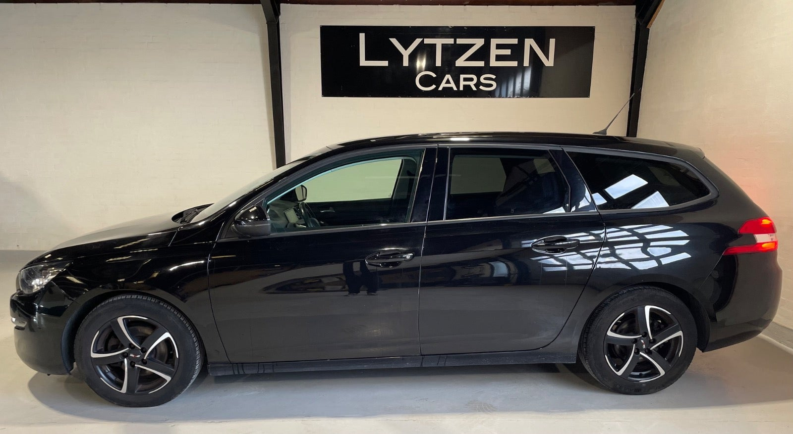 Sort Peugeot 308 fra 2017