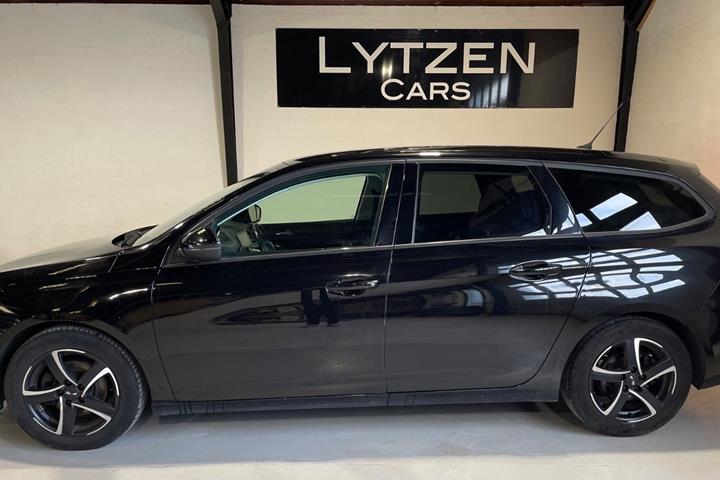 Sort Peugeot 308 fra 2017
