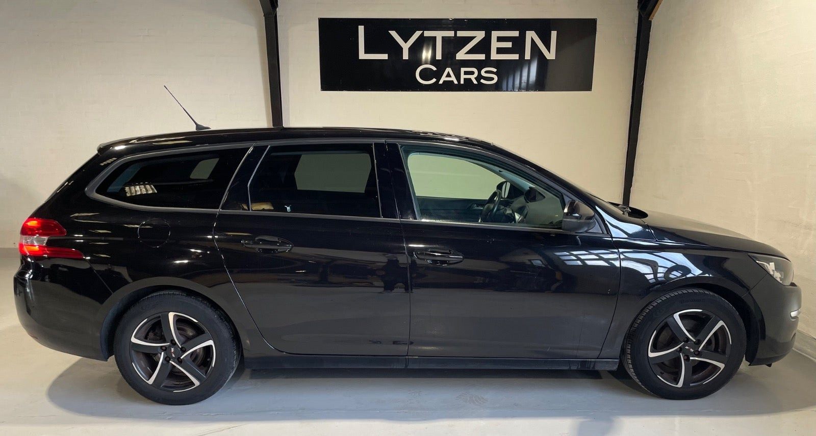 Sort Peugeot 308 fra 2017
