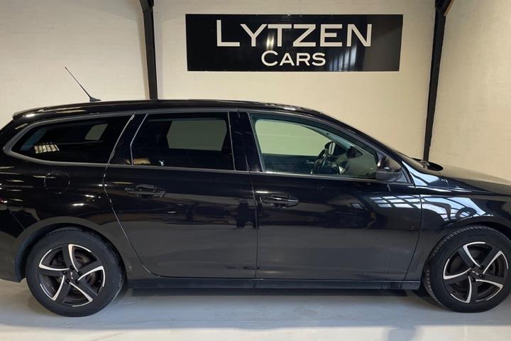 Sort Peugeot 308 fra 2017