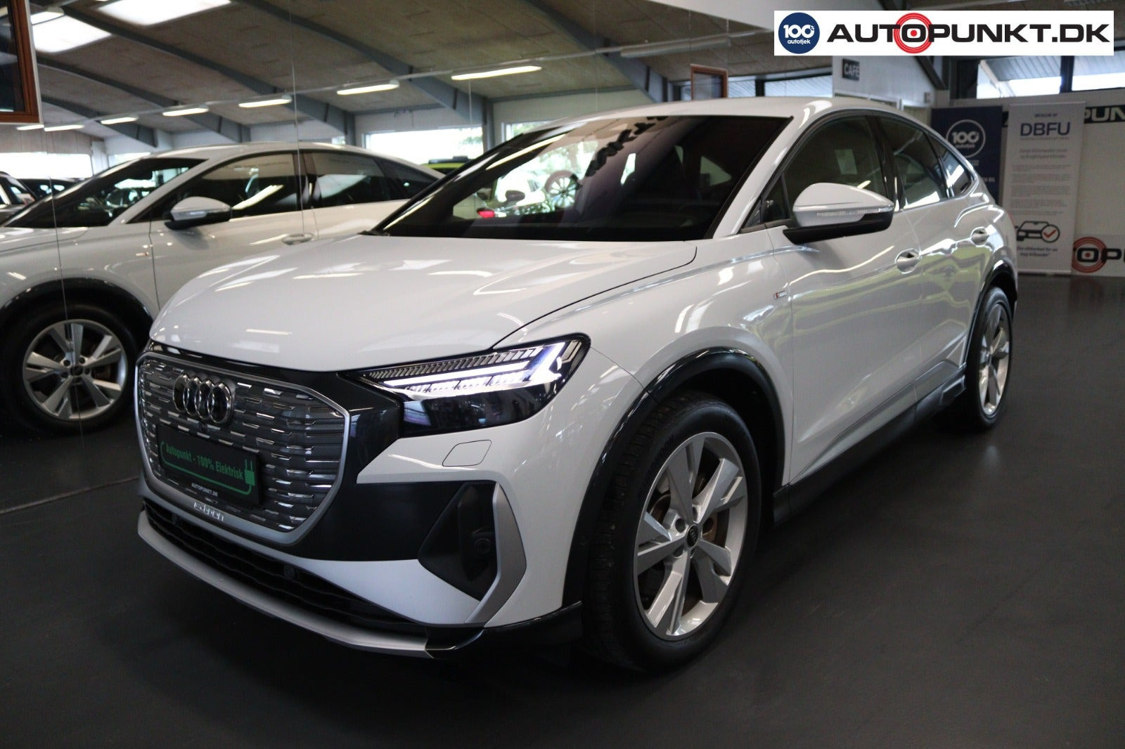 Hvid Audi Q4 e-tron fra 2025