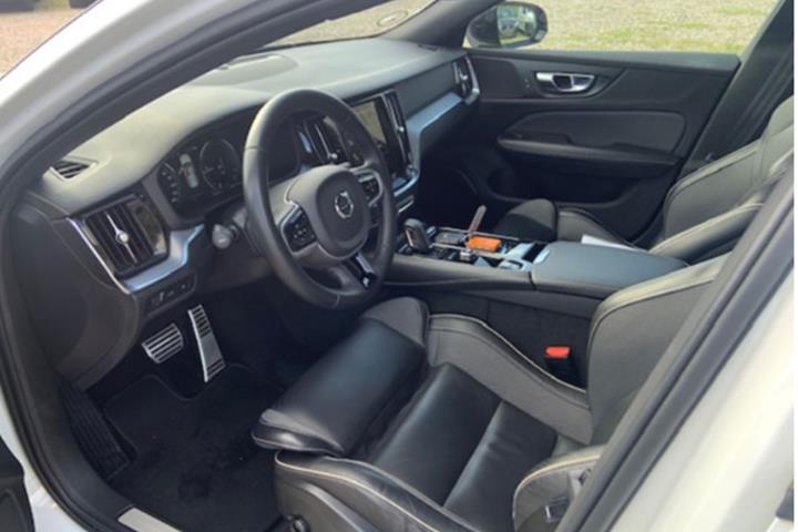 Hvid Volvo V60 fra 2022