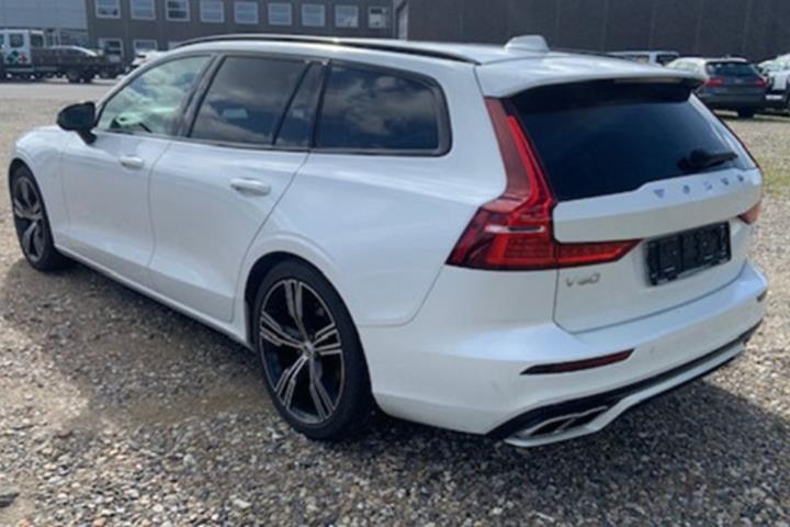 Hvid Volvo V60 fra 2022
