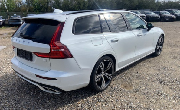 Hvid Volvo V60 fra 2022