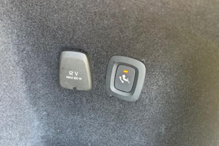 Hvid Volvo V60 fra 2022