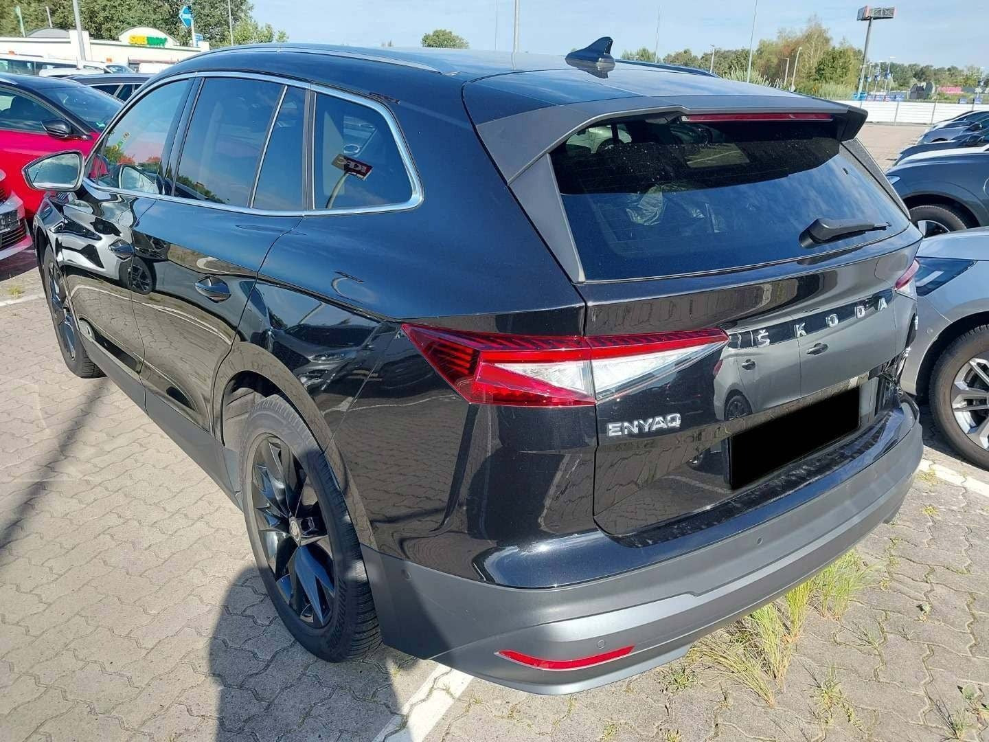 Sort Skoda Enyaq fra 2023