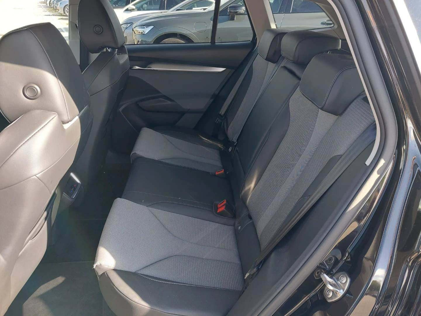 Sort Skoda Enyaq fra 2023