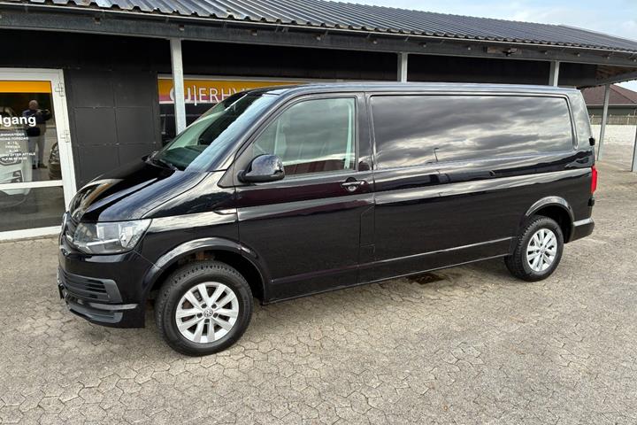 Sort VW Transporter fra 2016