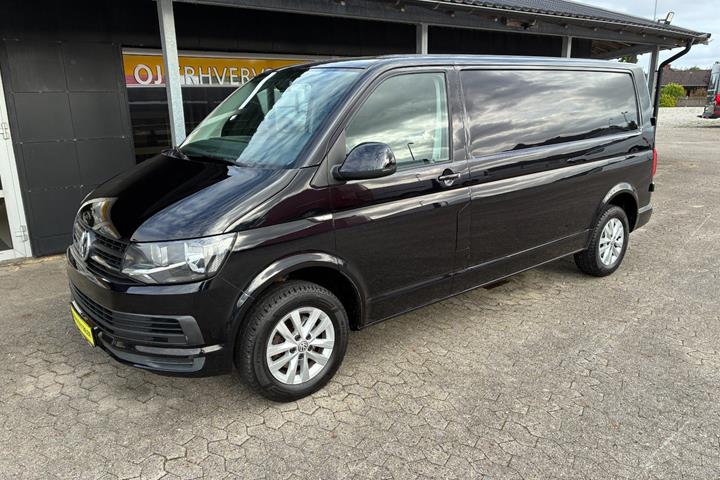 Sort VW Transporter fra 2016