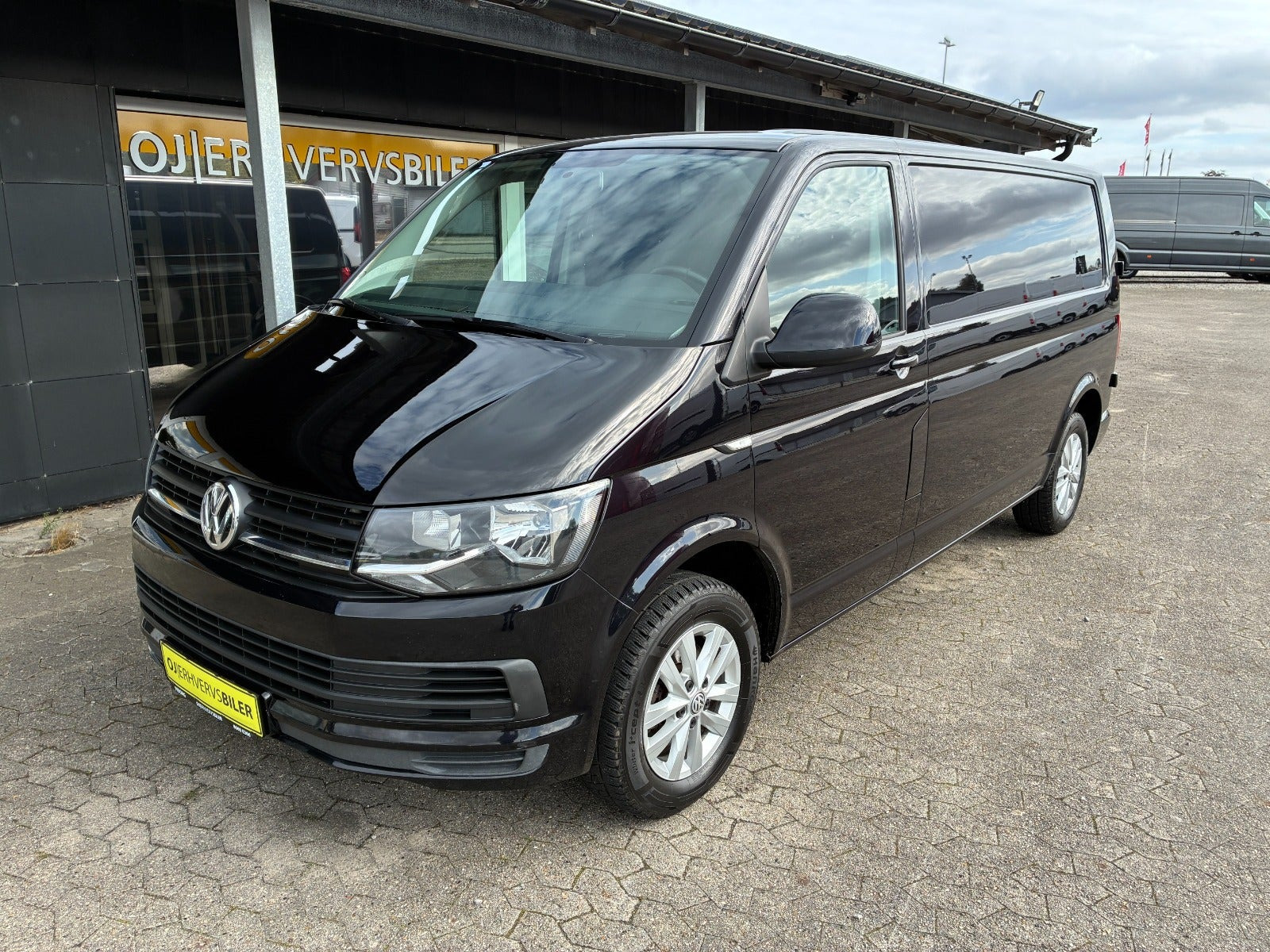 Sort VW Transporter fra 2016