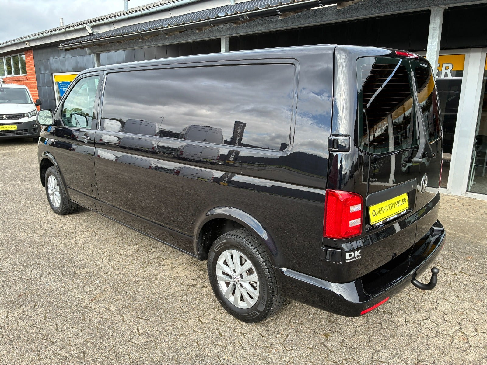 Sort VW Transporter fra 2016