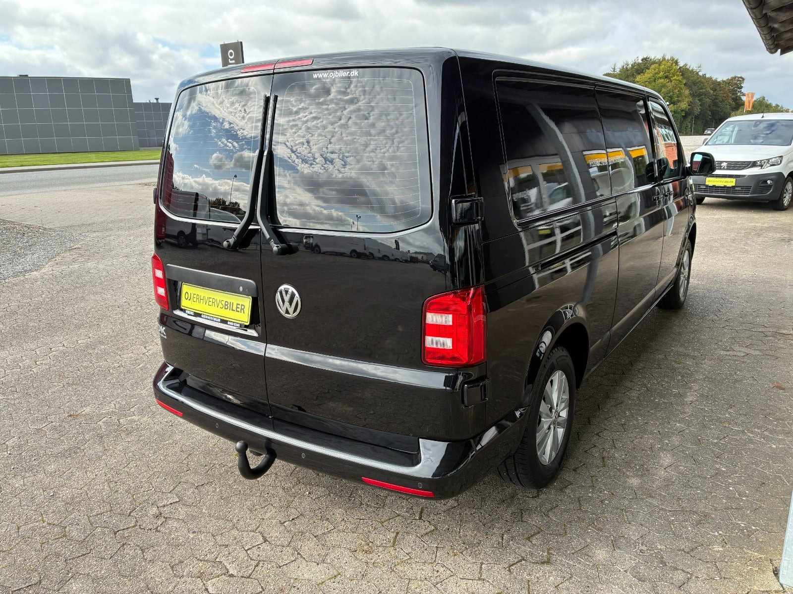 Sort VW Transporter fra 2016