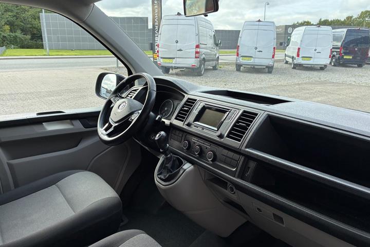 Sort VW Transporter fra 2016