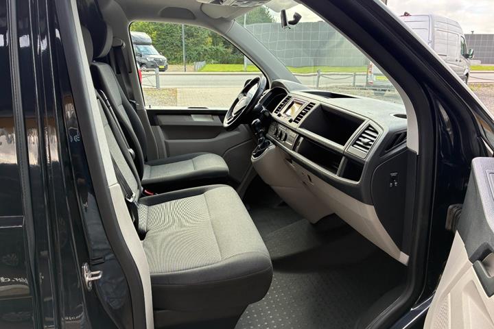 Sort VW Transporter fra 2016