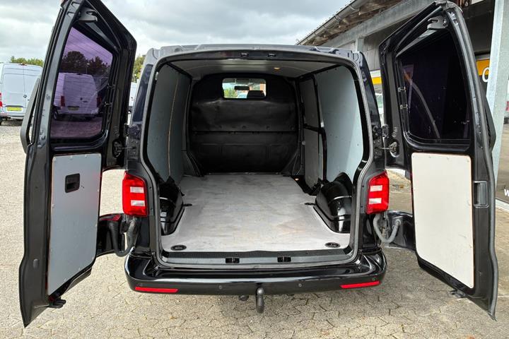 Sort VW Transporter fra 2016