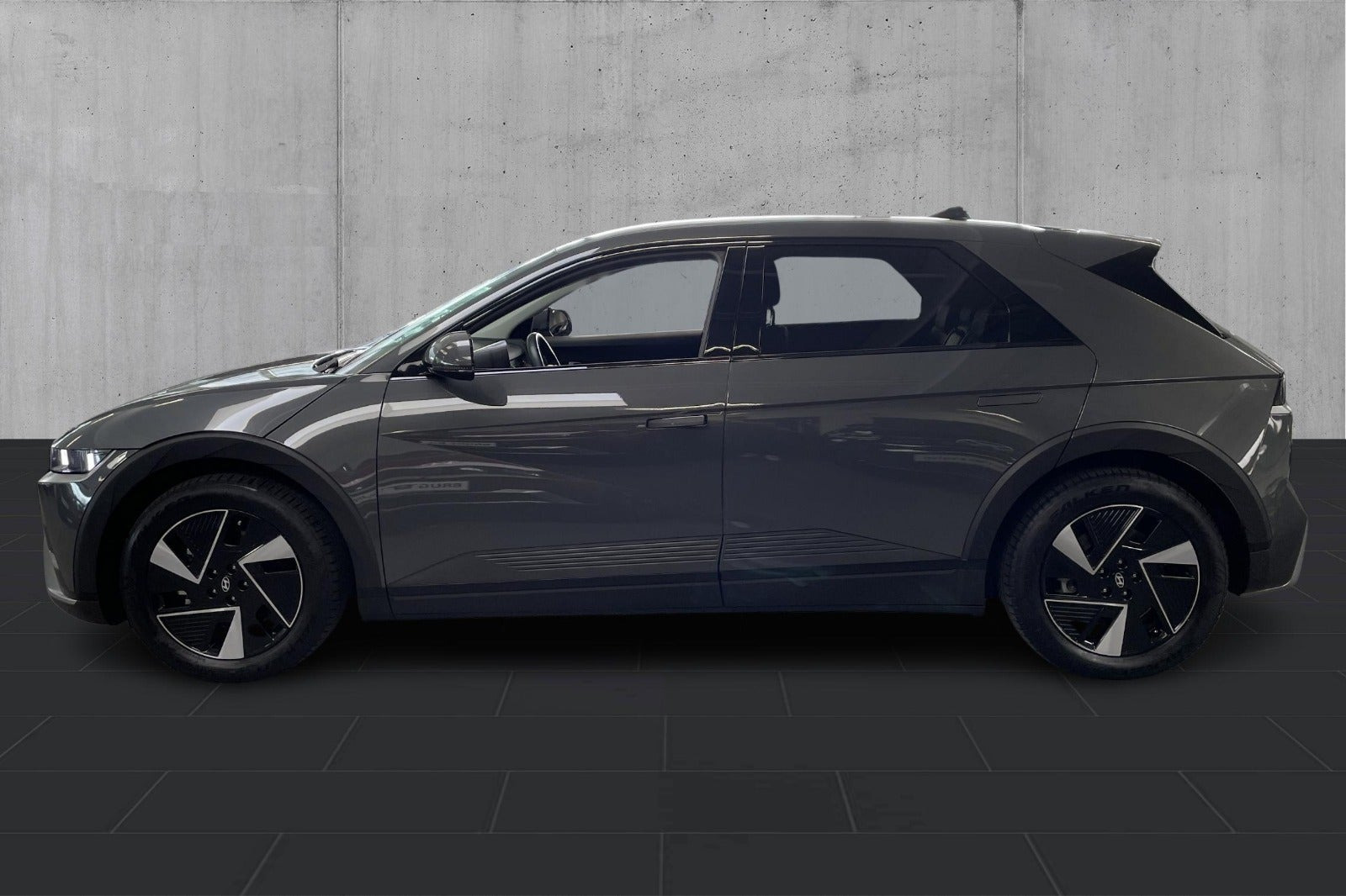 Grå Hyundai Ioniq 5 fra 2025
