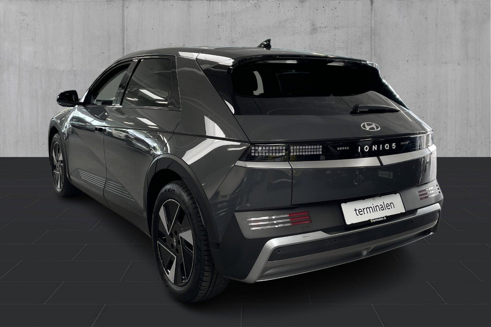 Grå Hyundai Ioniq 5 fra 2025