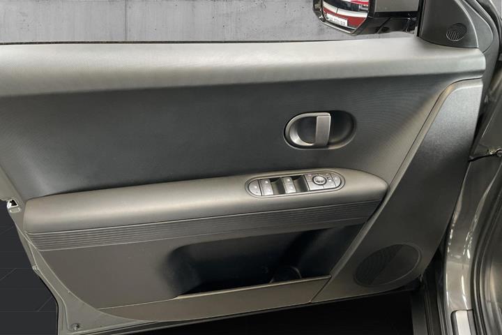 Grå Hyundai Ioniq 5 fra 2025