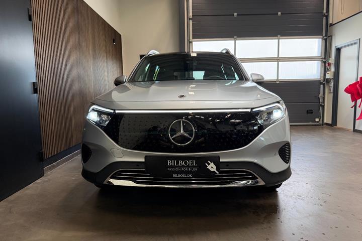 Sølv Mercedes EQB250+ fra 2025