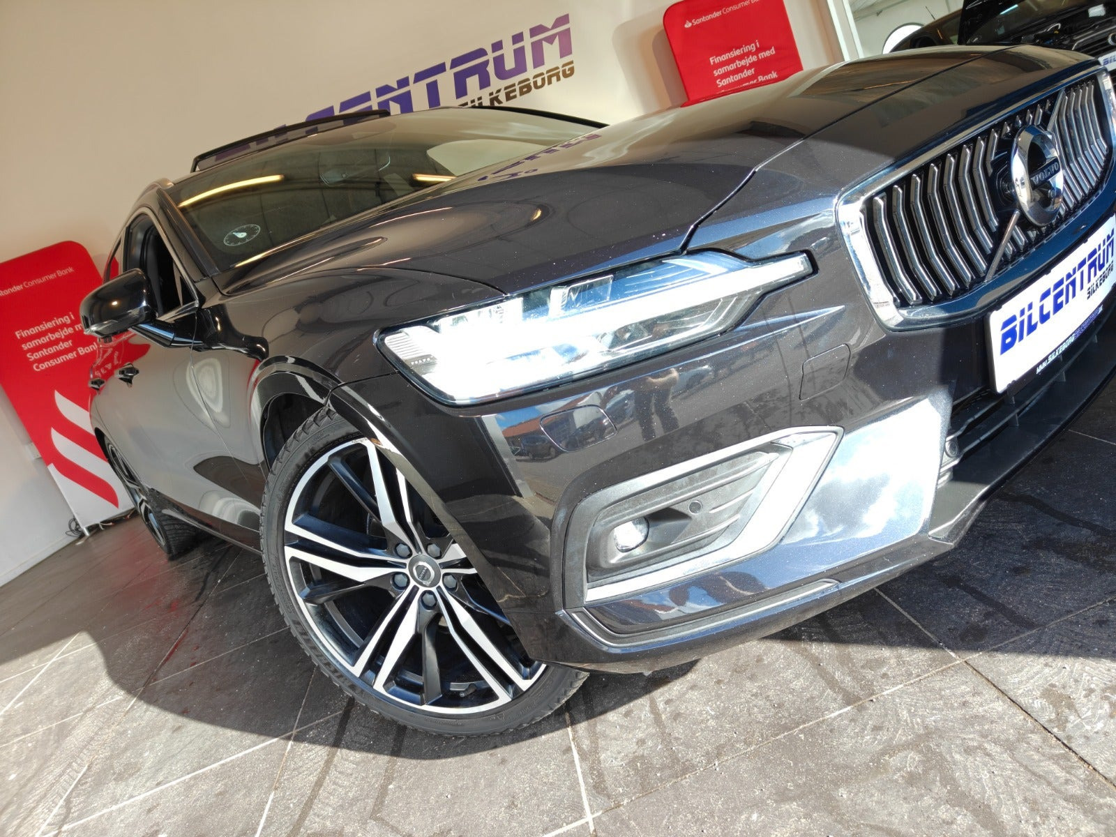 Sort Volvo V60 fra 2018
