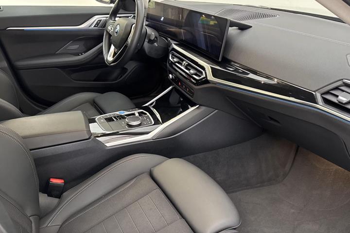 Sort BMW i4 fra 2024