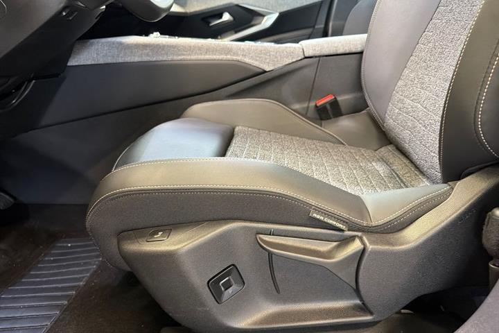 Sort Peugeot e-5008 fra 2025