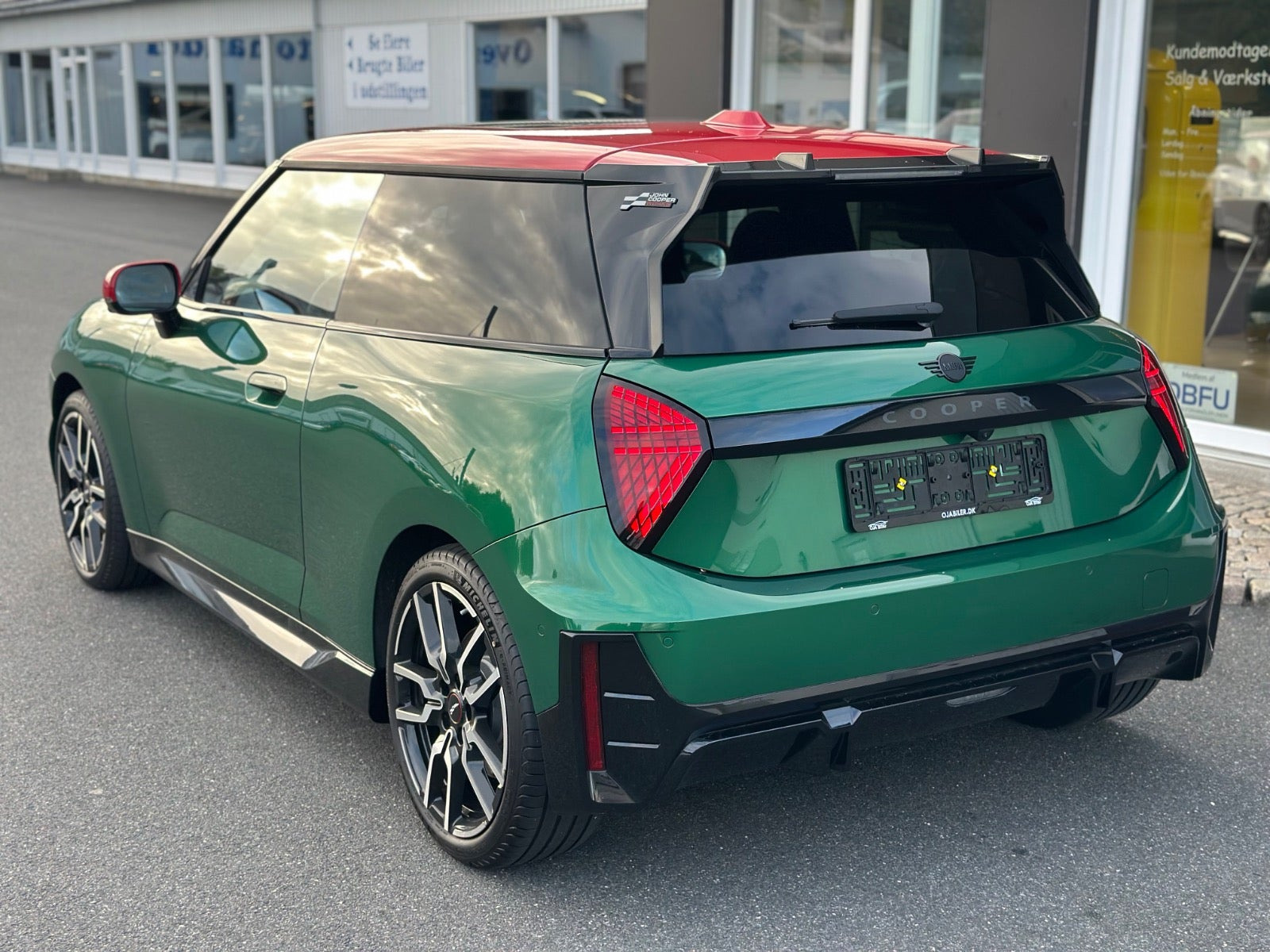 Grøn Mini Cooper E fra 2025
