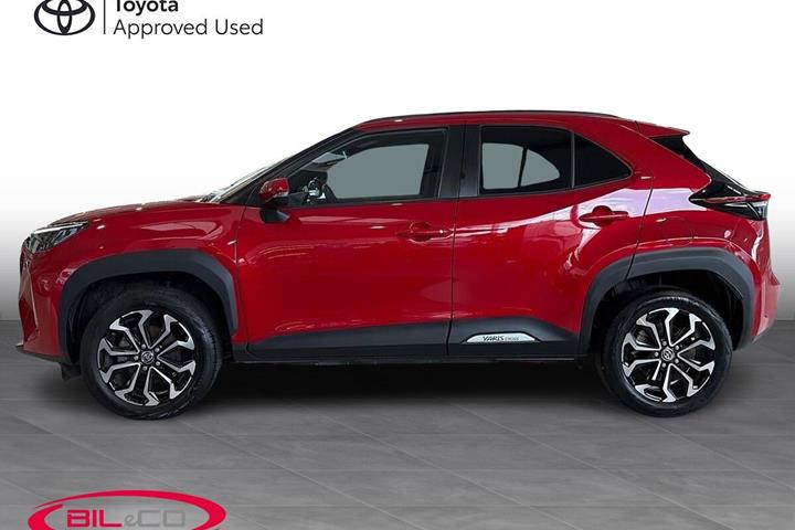Rød Toyota Yaris Cross fra 2024