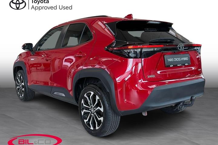 Rød Toyota Yaris Cross fra 2024