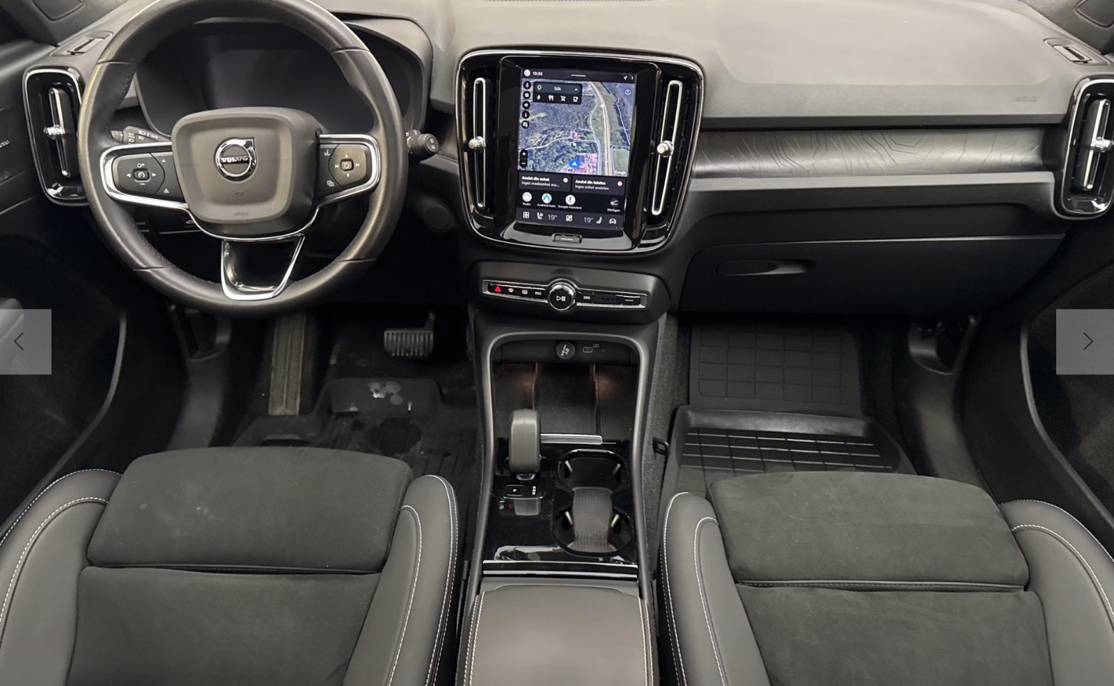 Hvid Volvo XC40 fra 2024