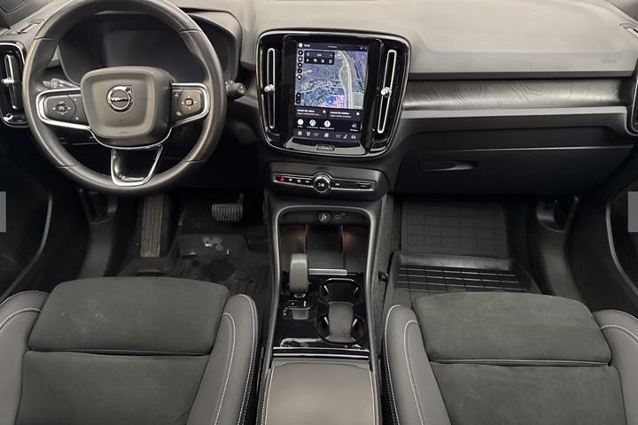 Hvid Volvo XC40 fra 2024